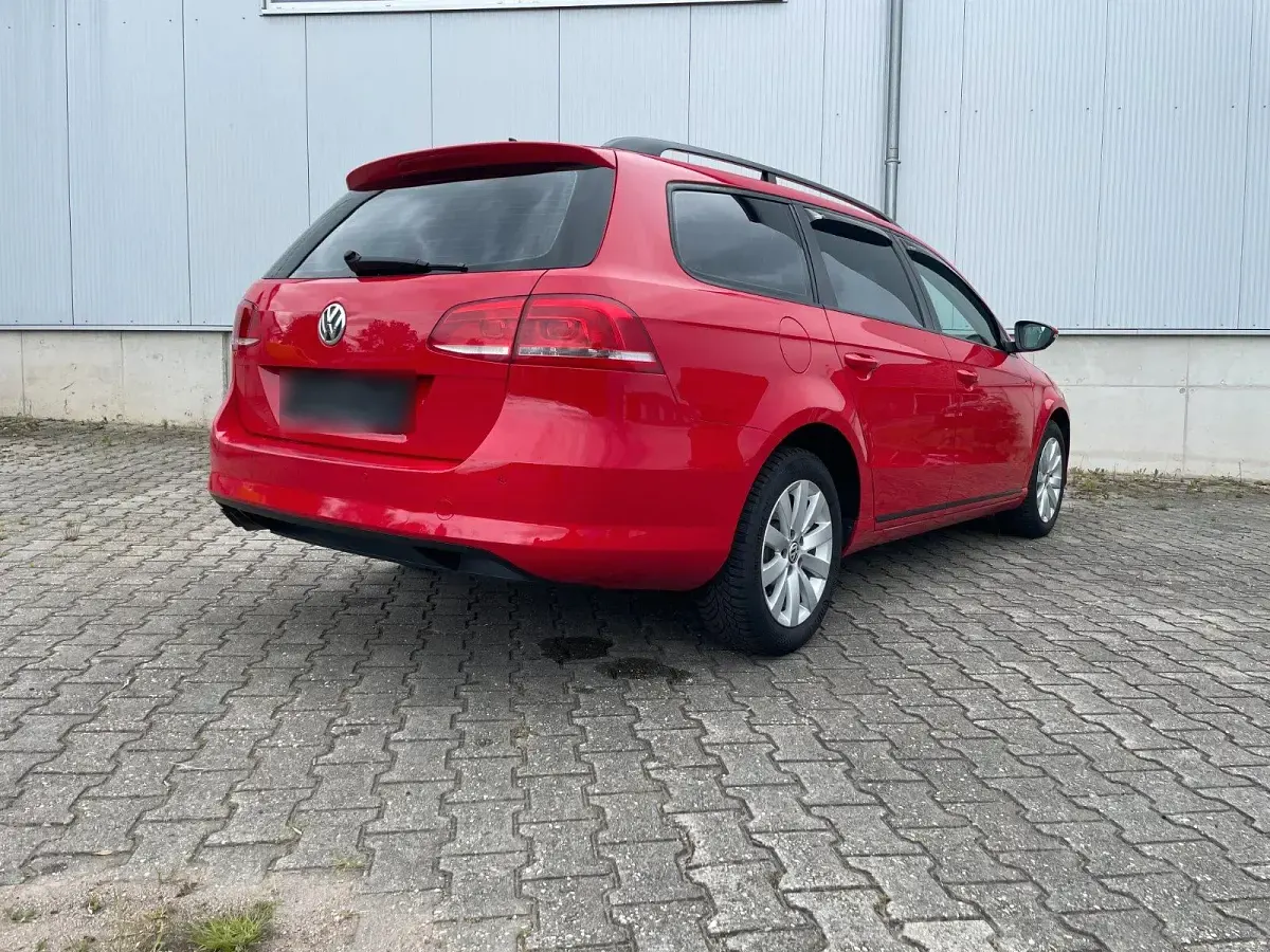 Gebraucht VW Passat 140 PS (102 kW) 2012 Rot Kombi