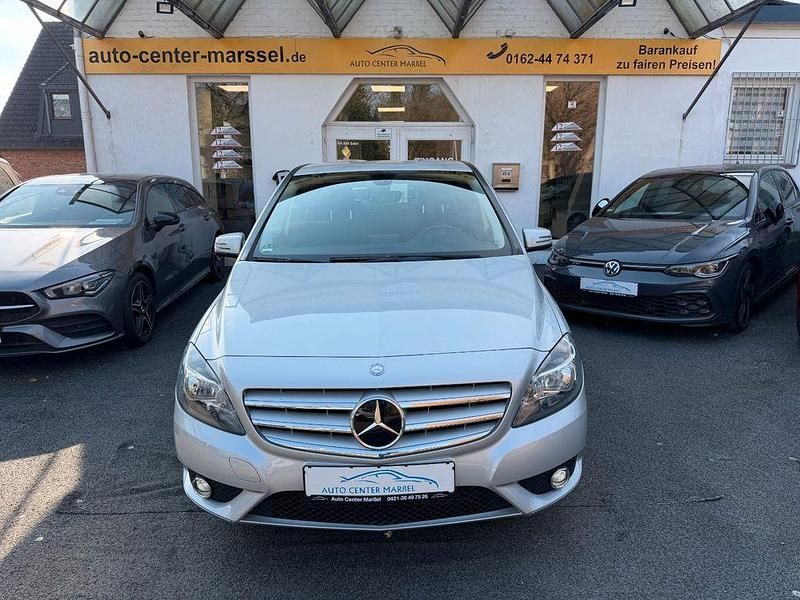 Gebraucht Mercedes B180 122 PS (89 kW) 2014 Silber Van / Kleinbus