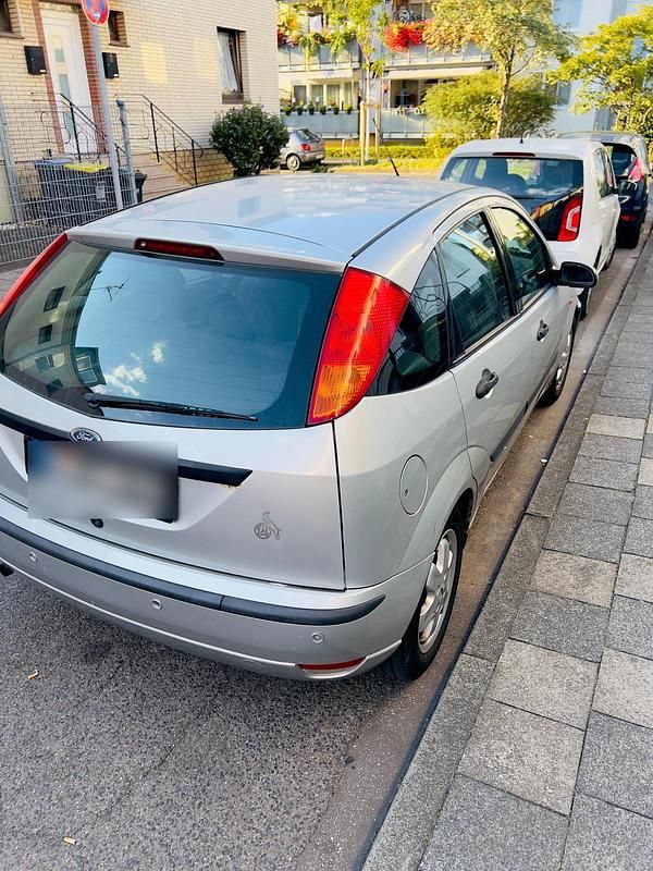 Silber Gebraucht 2002 Ford Focus Kleinwagen | 900 € (Fairer Preis) - Bild 1/4