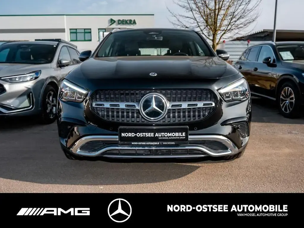 Gebraucht Mercedes GLA200 Progressive 150 PS (110 kW) 2025 Metalliclack kosmosschwarz SUV
