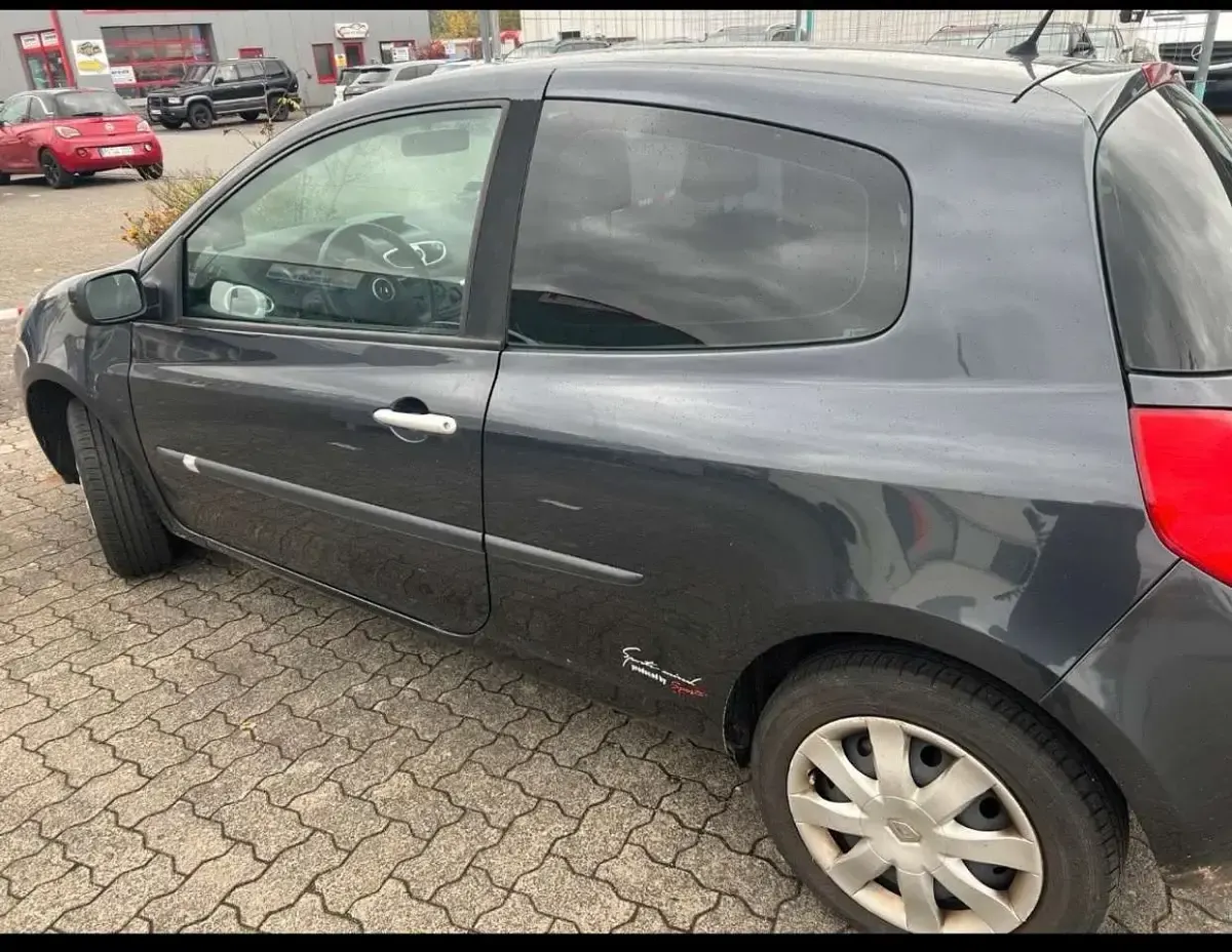 Gebraucht Renault Clio II 111 PS (81 kW) 2006 Schwarz Limousine