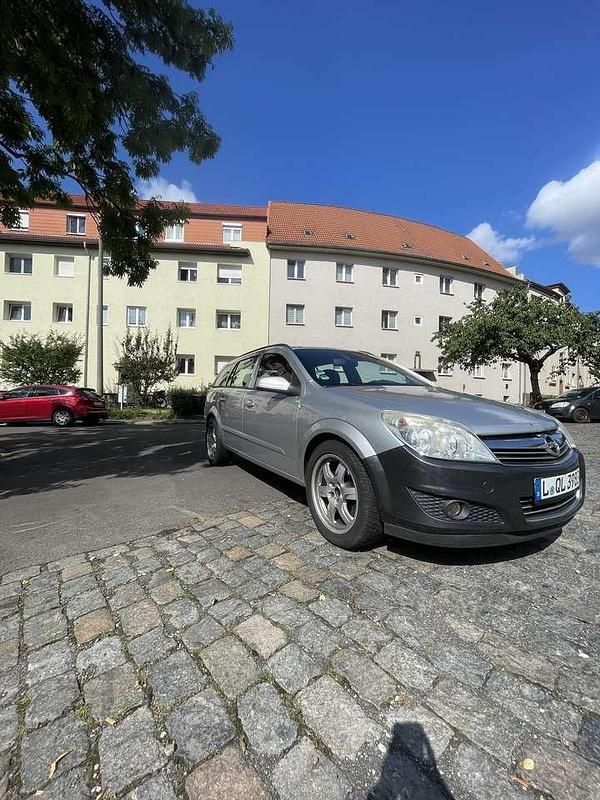 Gebraucht Opel Astra Sport 101 PS (74 kW) 2010 Kombi