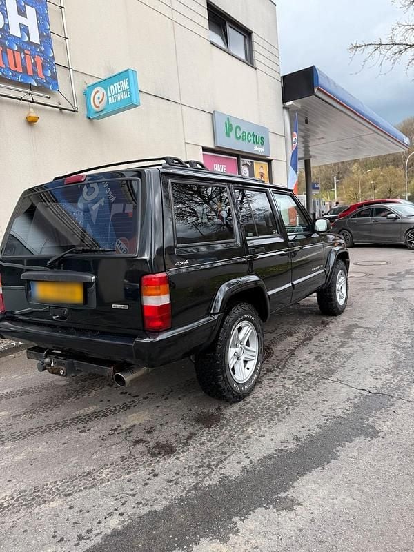 Gebraucht Jeep Cherokee 185 PS (136 kW) 2000 Schwarz SUV