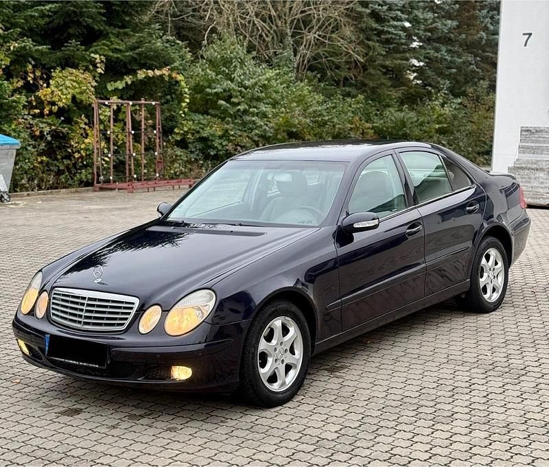 Blau Gebraucht 2006 Mercedes E280 Limousine | 3.199 € (Guter Preis) - Bild 1/4