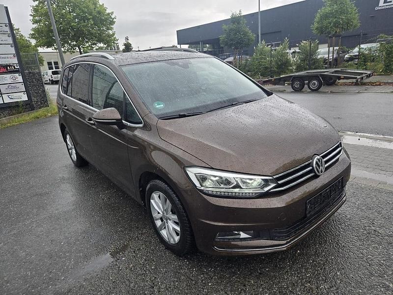 Grau Gebraucht 2017 VW Touran Highline Van / Kleinbus | 18.590 € (Superpreis) - Bild 1/4