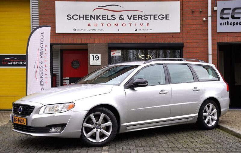 Grau Gebraucht 2015 Volvo V70 Dynamic Kombi | 13.950 € - Bild 1/4