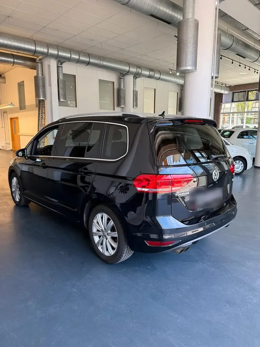 Gebraucht VW Touran Highline 150 PS (110 kW) 2017 Schwarz Van / Kleinbus