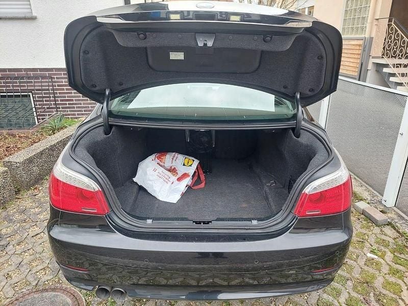 Gebraucht BMW 523 190 PS (139 kW) 2007 Schwarz Limousine