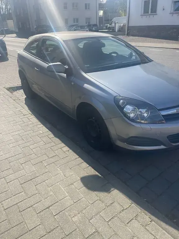 Gebraucht Opel Astra GTC Sport 105 PS (77 kW) 2005 Grau Limousine