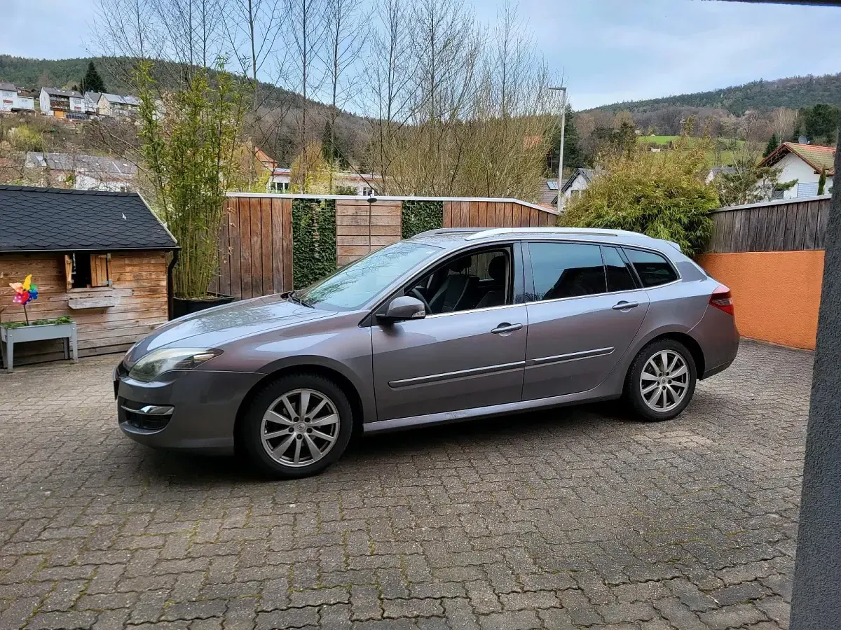 Gebraucht Renault Laguna III 110 PS (80 kW) 2011 Grau Kombi