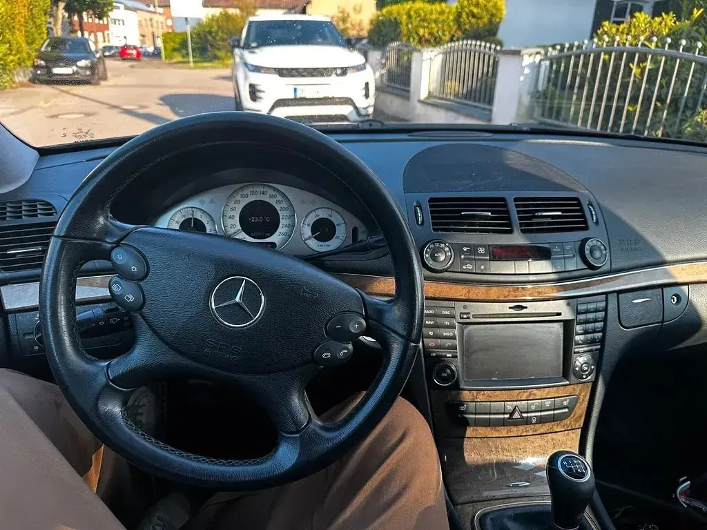 Usado Mercedes E220 Avantgarde 170 CV (125 kW) 2008 Negro Berlina