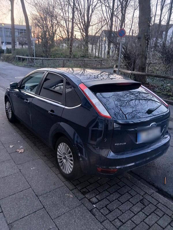 Gebraucht Ford Focus 105 PS (77 kW) 2011 Blau Limousine