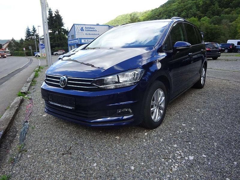 Atlantic blue Gebraucht 2018 VW Touran Comfortline Van / Kleinbus | 14.800 € (Fairer Preis) - Bild 1/4