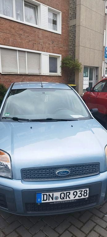 Blau Gebraucht 2006 Ford Fusion Ambiente Limousine | 1.650 € (Fairer Preis) - Bild 1/4