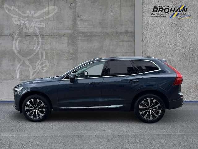 Gebraucht Volvo XC60 Plus 197 PS (144 kW) 2023 Denim blue / metallic SUV