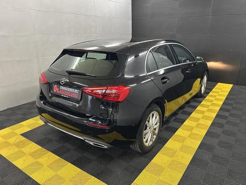 Gebraucht Mercedes A180 Progressive 136 PS (100 kW) 2021 Schwarz Limousine