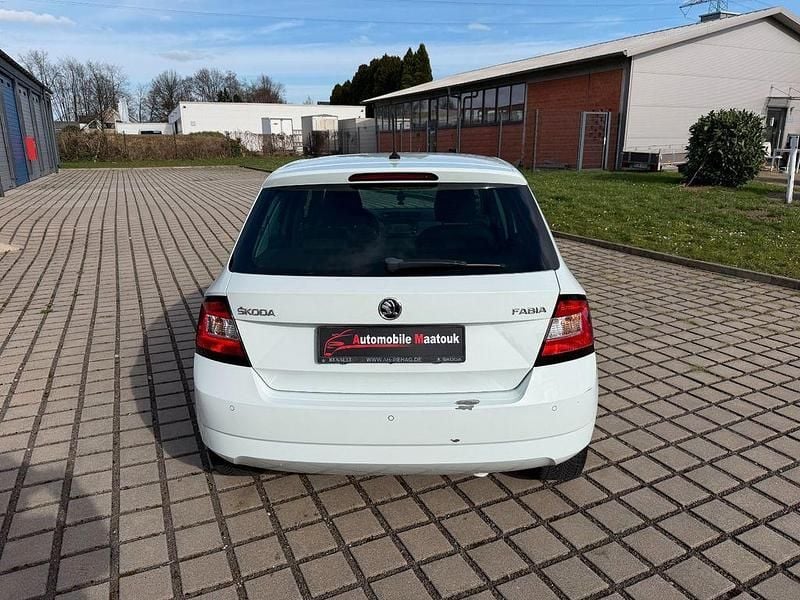 Gebraucht Skoda Fabia Joy 90 PS (66 kW) 2017 Bila laser/laser white Limousine