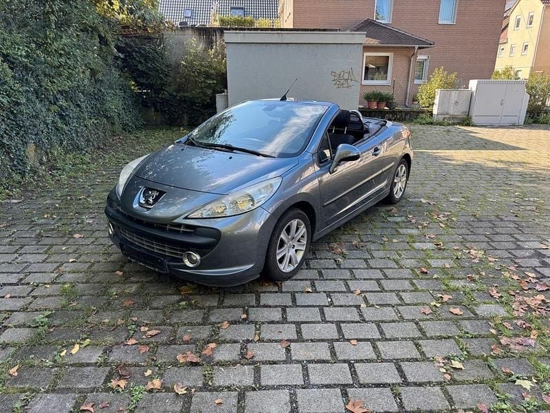 Grau Gebraucht 2007 Peugeot 207 CC Filou Cabrio | 2.650 € (Fairer Preis) - Bild 1/4