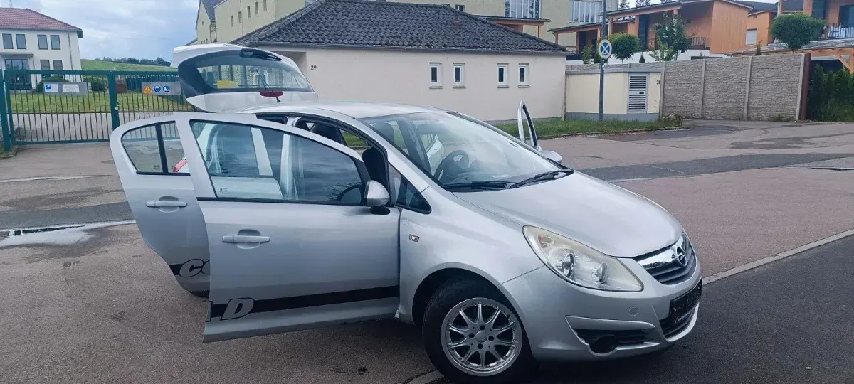 Gebraucht Opel Corsa Edition 80 PS (58 kW) 2009 Silber Kleinwagen