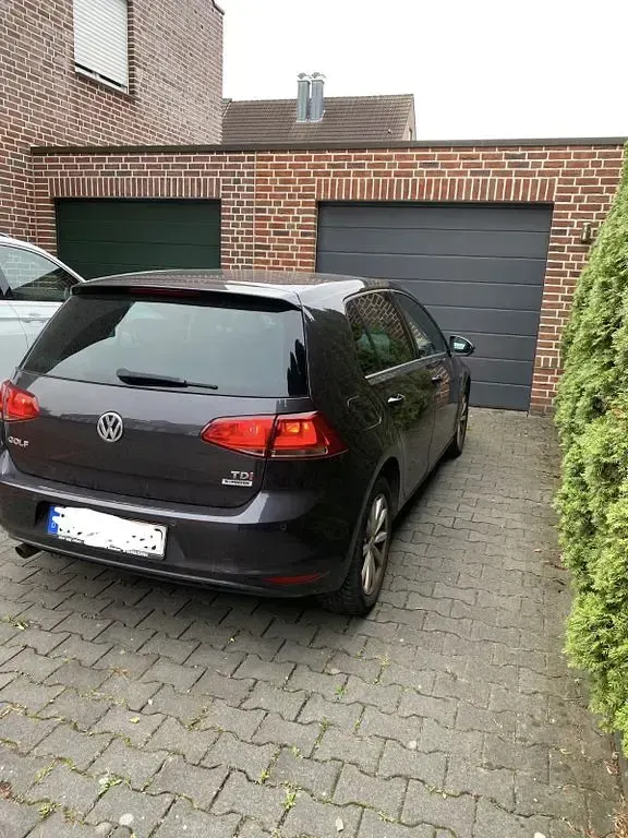 Gebraucht VW Golf VII LOUNGE 110 PS (80 kW) 2015 Schwarz Limousine