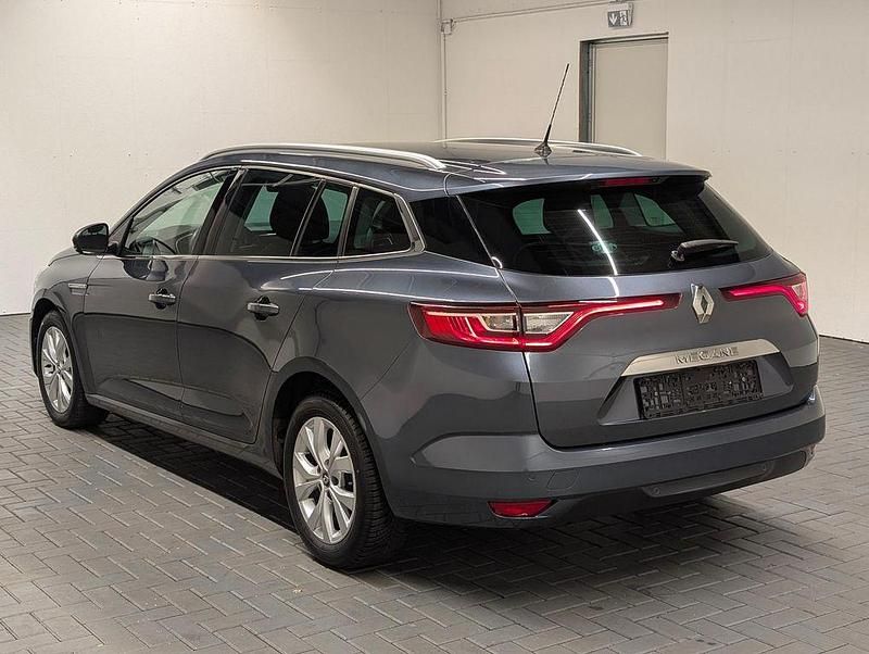 Gebraucht Renault Mégane IV LIMITED 140 PS (102 kW) 2019 Titangraumet. Limousine