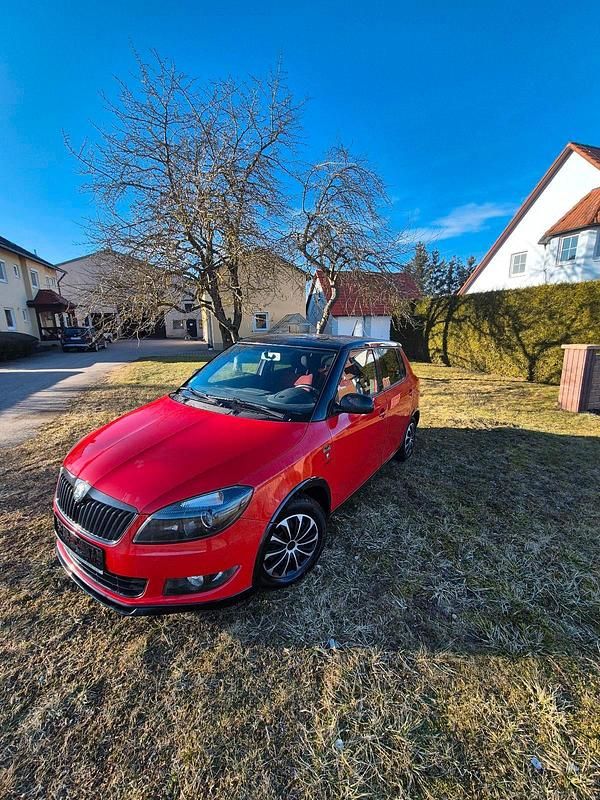 Rot Gebraucht 2011 Skoda Fabia Kleinwagen | 7.000 € - Bild 1/4