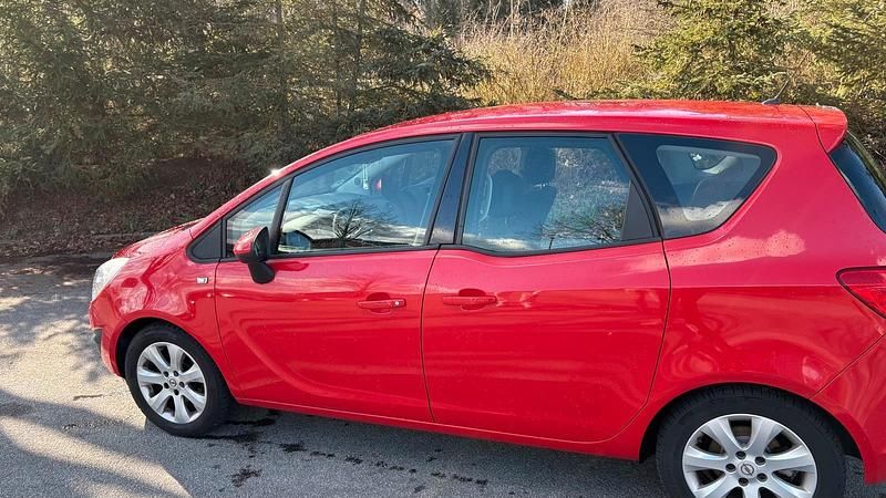 Gebraucht Opel Meriva 100 PS (73 kW) 2010 Rot Van / Kleinbus