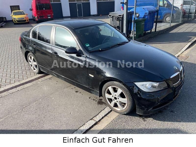 Gebraucht BMW 325 Sport Line 218 PS (160 kW) 2007 Schwarz Limousine