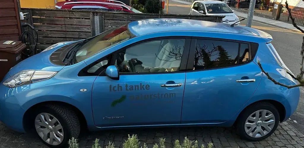 Second-hand Nissan Leaf 80 kW (109 CP) 2013 Albastru Hatchback