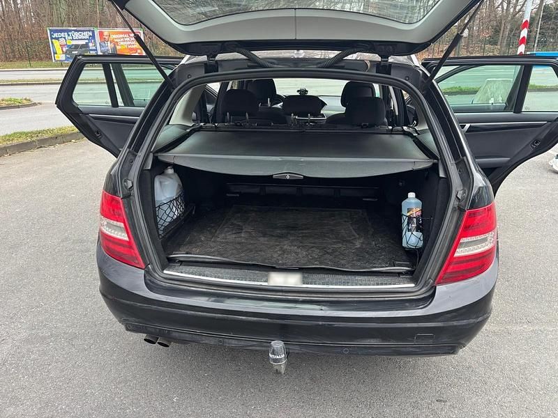 Gebraucht Mercedes C180 120 PS (88 kW) 2011 Schwarz Kombi