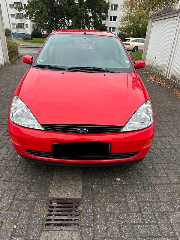 Rot Gebraucht 2001 Ford Focus Kleinwagen | 1.450 € (Fairer Preis) - Bild 1/4
