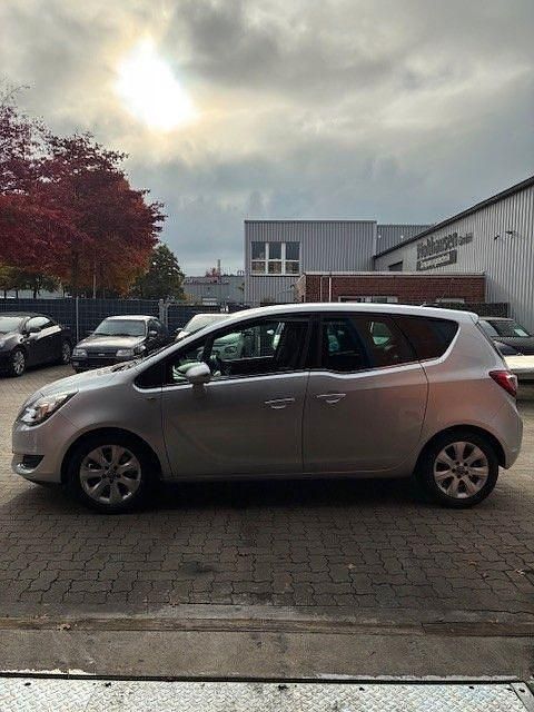 Gebraucht Opel Meriva Innovation 140 PS (102 kW) 2016 Silber Van / Kleinbus