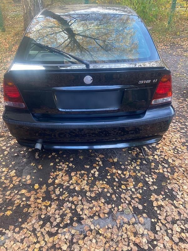 Schwarz Gebraucht 2003 BMW 318 Compact Kleinwagen | 1.899 € (Etwas zu teuer) - Bild 1/4