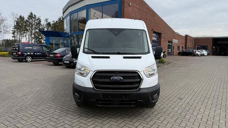 Gebraucht Ford Transit Trend 131 PS (96 kW) 2022 Weiß Van / Kleinbus