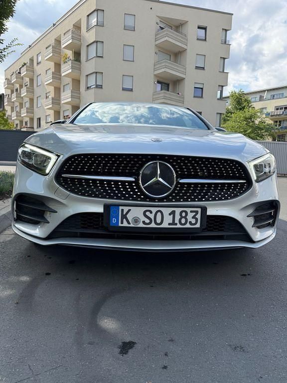 Silber Gebraucht 2020 Mercedes A250 Limousine | 21.900 € (Teuer) - Bild 1/4