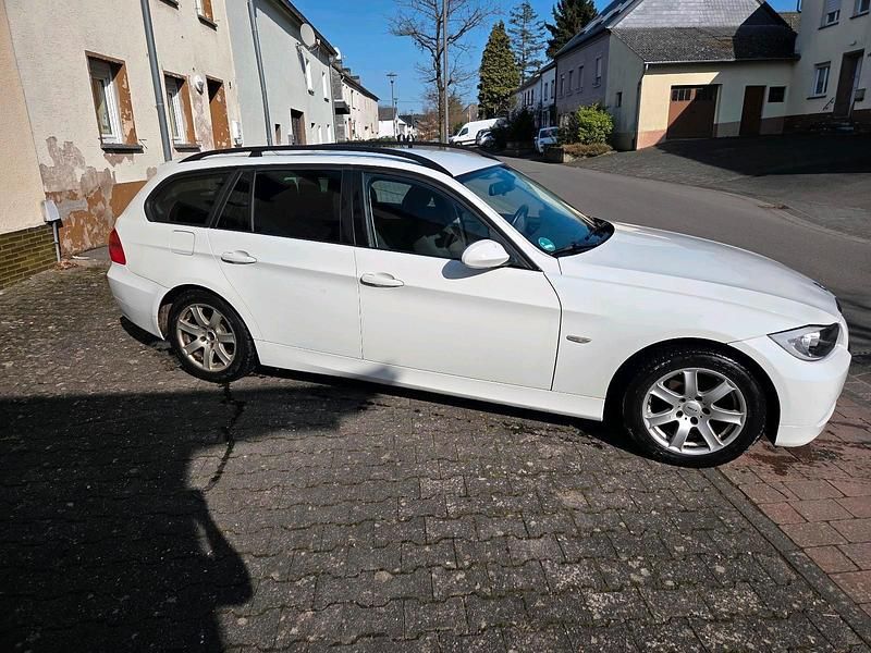 Gebraucht BMW 318 143 PS (105 kW) 2007 Weiß Kombi