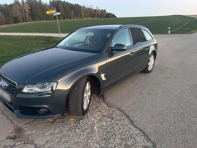 Gebraucht Audi A4 190 PS (139 kW) 2010 Blau Kombi