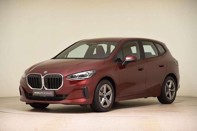 Piemont rot metallic Gebraucht 2024 BMW 223 Active Tourer Van / Kleinbus | 34.940 € (Superpreis) - Bild 1/4
