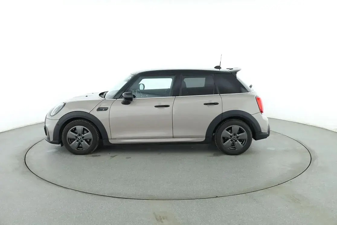 Używany Mini John Cooper Works 178 KM (130 kW) 2021 Beżowy Hatchback
