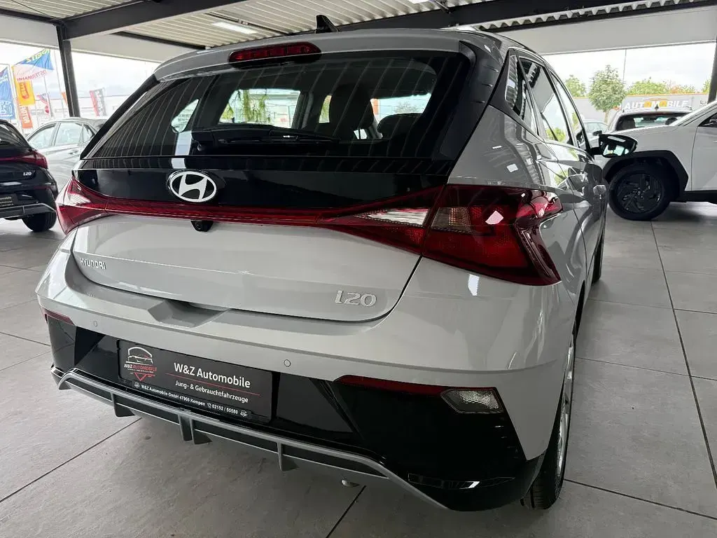 Gebraucht Hyundai i20 101 PS (74 kW) 2025 Grau Kleinwagen