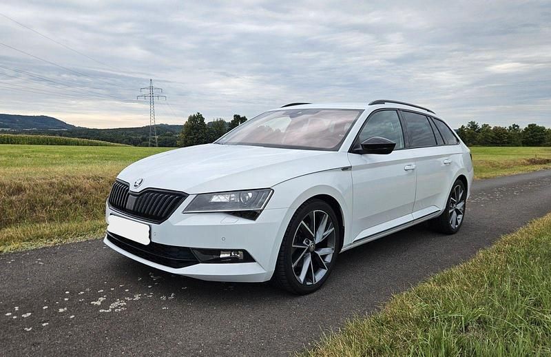 Weiß Gebraucht 2019 Skoda Superb SportLine Kombi | 22.500 € (Guter Preis) - Bild 1/4
