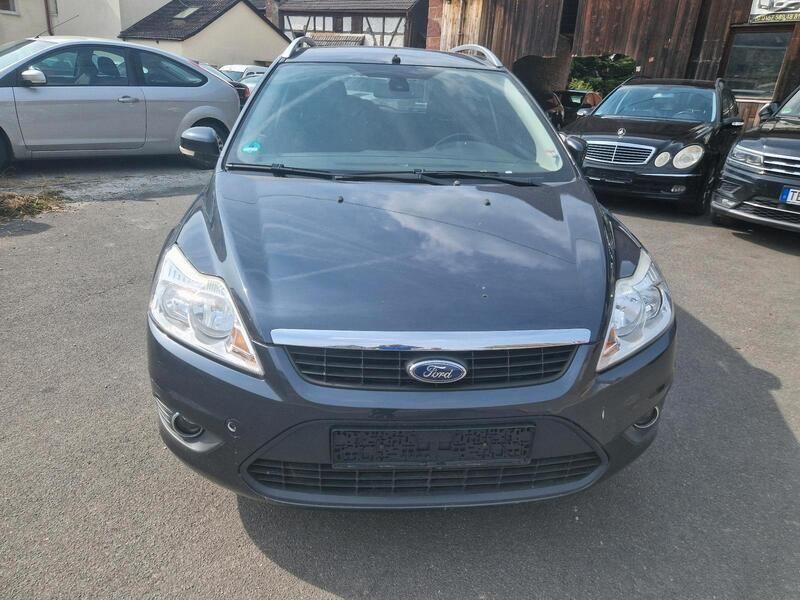 Grau Gebraucht 2011 Ford Focus Kombi | 1.600 € (Guter Preis) - Bild 1/4