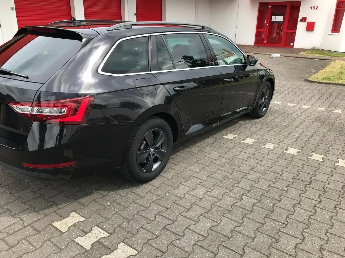 Gebraucht Skoda Superb 150 PS (110 kW) 2018 Schwarz Kombi