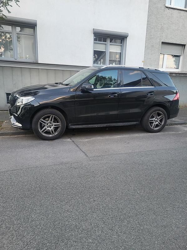 Gebraucht Mercedes GLE350 258 PS (189 kW) 2016 Schwarz SUV