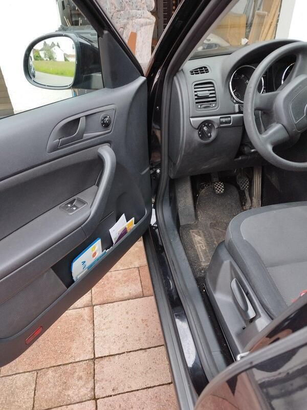 Schwarz Gebraucht 2013 Skoda Yeti SUV | 6.999 € (Superpreis) - Bild 1/4