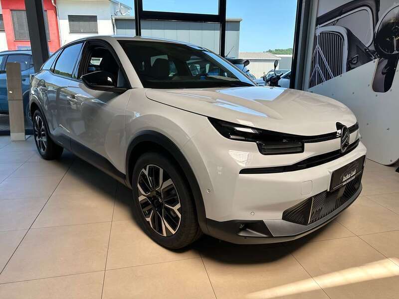 Neu Citroën C4 136 PS (100 kW) 2025 Farbe grun turquoise/typ au Kleinwagen