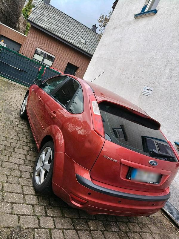 Gebraucht Ford Focus 101 PS (74 kW) 2007 Orange Limousine