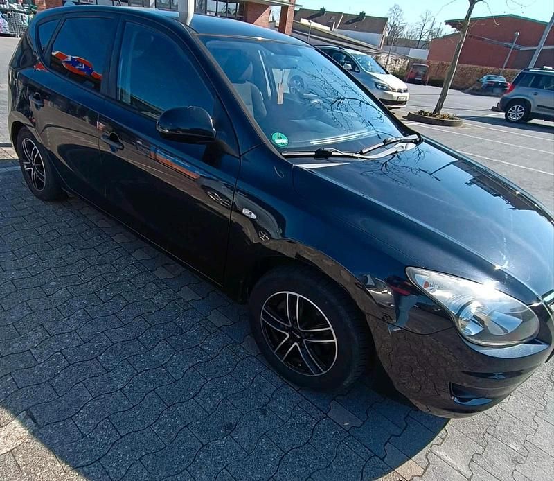 Gebraucht Hyundai i30 109 PS (80 kW) 2009 Schwarz Kleinwagen