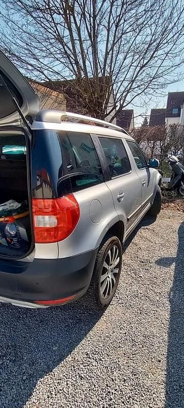 Gebraucht Skoda Yeti 105 PS (77 kW) 2015 Grau SUV