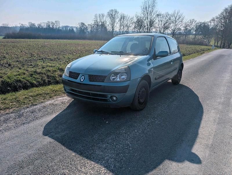 Gebraucht Renault Clio II 75 PS (55 kW) 2003 Grün Kleinwagen